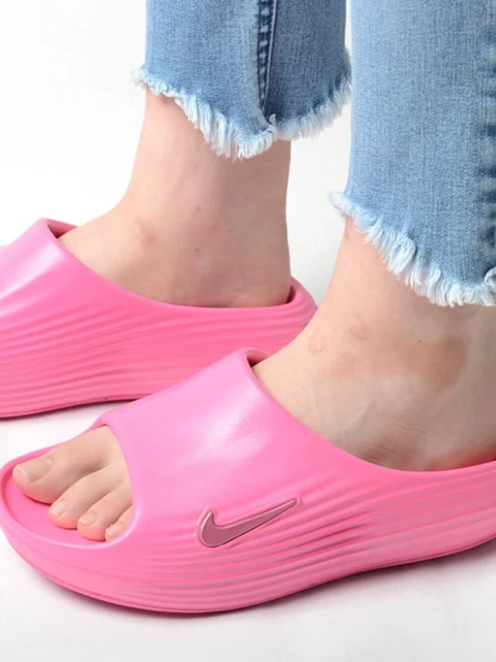 Nike ReactX Rejuven8 Women's Pink Spell Slip-On Slide Sandals Size US 9